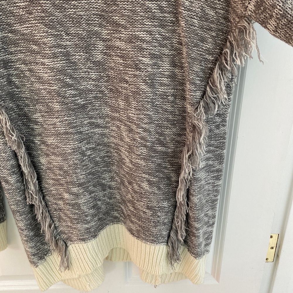 NWT Love Token Grey & White Amelia Fringe Sweater - Picture 7 of 8